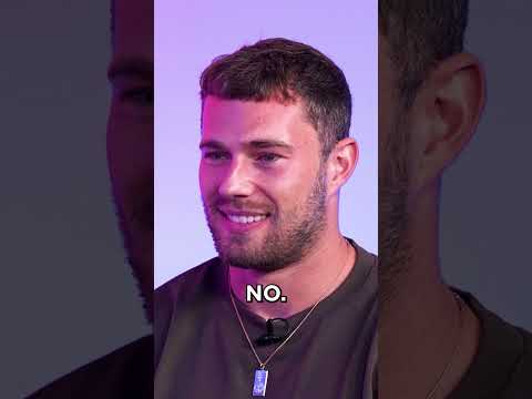 Curtis and Konnor Discuss Scott's Love Triangle on Love Island UK